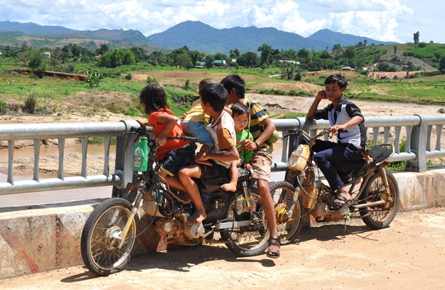 Trẻ Vị thành Niên Điều Khiển Xe Máy