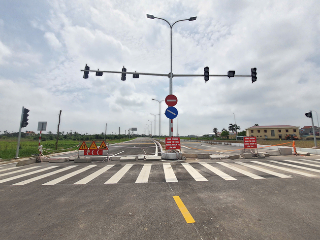 Chưa Tháo Dỡ Hệ Thống Rào Chắn