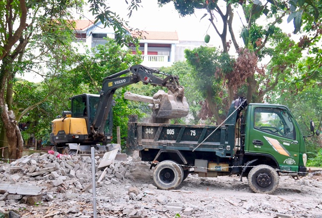 Tháo Dỡ Công Trình Vi Phạm Hành Lang ATGT