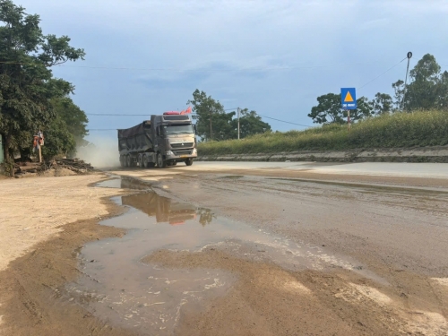 Bụi Mù Trên Quốc Lộ 46C