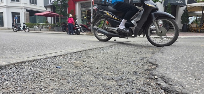 Đường Nguyễn Đức Cảnh Nhếch Nhác