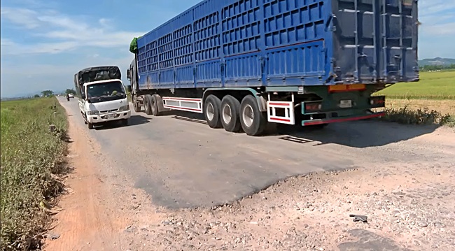 Mặt Đường DH20 Hư Hỏng Nặng