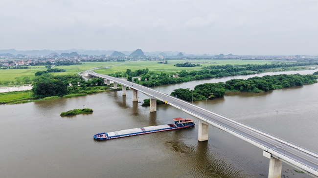 Cầu Vượt Sông Đáy
