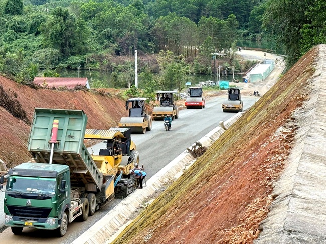 Thi Công Đường Quốc Lộ 14E