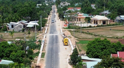 Thi Công Mặt Đường Quốc Lộ 14E
