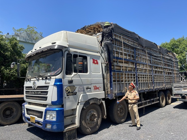 Ảnh Minh Họa Xe Quá Tải