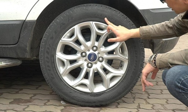 Nguyên Nhân Khiến Lốp Mòn Không Đồng Đều