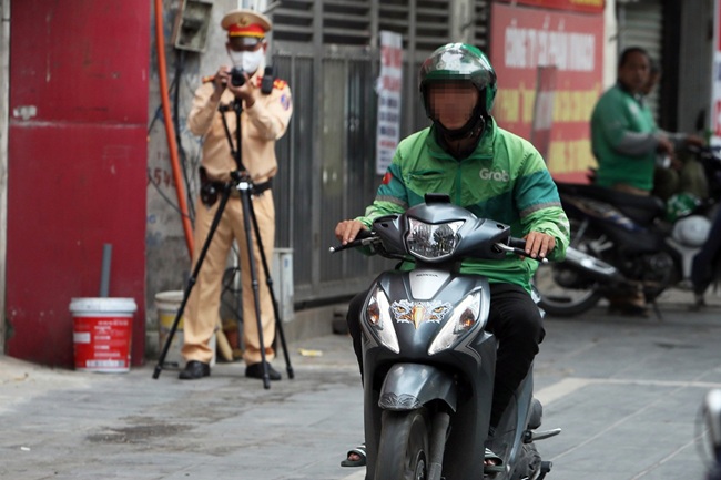 CSGT Ghi Hình Xe Máy Vi Phạm